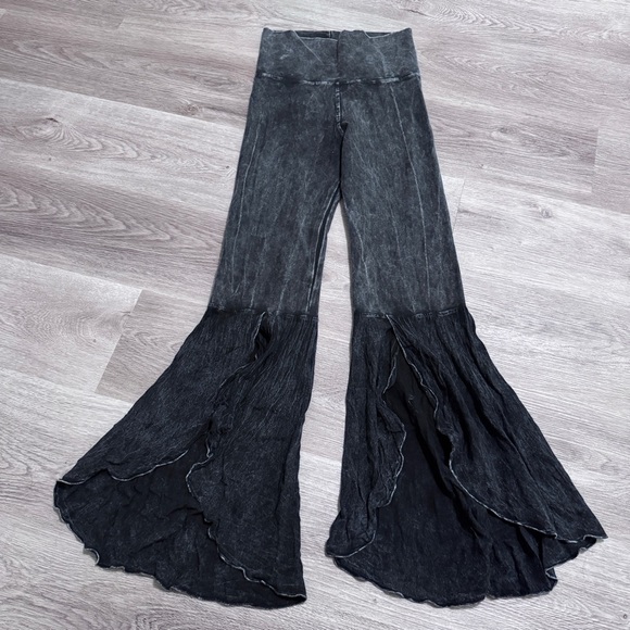 Yes Doll Bell Bottom Flare Leg Pants Small Washed Black - Picture 1 of 4